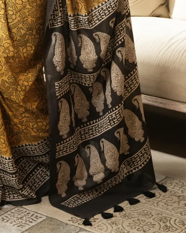 Mustard_Cotton_Paisley_Print_Mulmul_Saree_For_Women